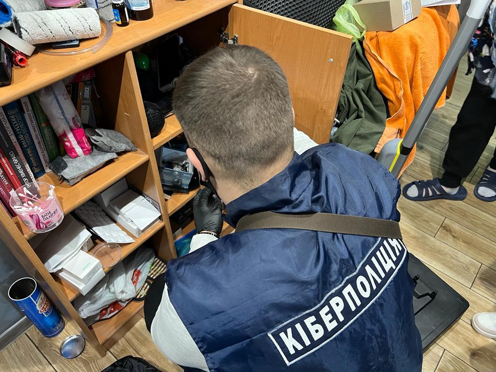 Украинская киберполиция разоблачила преступную группировку, которая обманула 1000 человек на продаже несуществующих товаров в соцсети