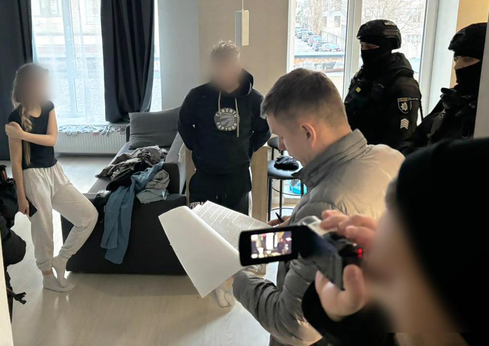 Привласнювали віртуальні активи під приводом онлайн-заробітку: кіберполіцейські Києва затримали членів злочинної організації